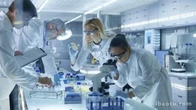 医学研究的科学家<strong>团队</strong>对新一代疾病治愈。他们使用显微镜、 试管、 微管吸吮和写作下来分析结果。实验室看上去很忙的明亮的和现代.